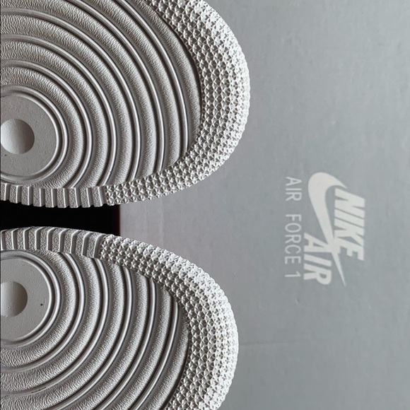 Nike Air Force 1 LV8 UV (GS) 7Y or 8.5 Womens - Picture 4 of 4